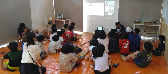 メイン講師からの講義の様子.png